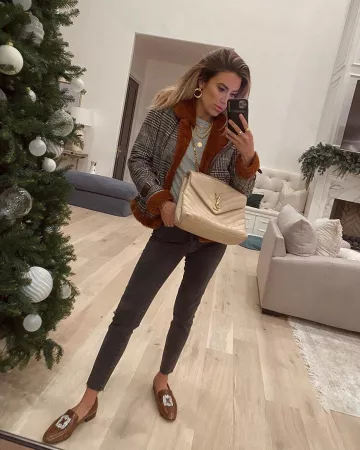 Camiseta Grey of Christine en la cuenta de Instagram @christineandrew