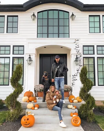 Chaqueta con capucha de Christine en la cuenta de Instagram @christineandrew