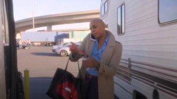 Black Lips Printed Tote Bag worn by Robert Lee (RuPaul) in AJ and the Queen Season 1 Episode 2