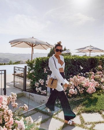 Topshop Straw Bag of Christine en la cuenta de Instagram @christineandrew