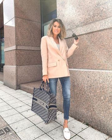 Mulas Blancas de Christine en la cuenta de Instagram @christineandrew