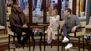 Vestido de Carmelina de la Reforma usado por Kelly Ripa en VIVO con Kelly y Ryan 14 de enero de 2020
