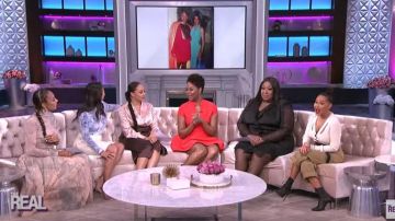 Halston Cap-Sleeve Silk-Blend Faille Flare Dress usado por Angela Robinson en The Real 14 de enero de 2020