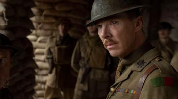La insignia militar del coronel Mackenzie (Benedict Cumberbatch) en 1917