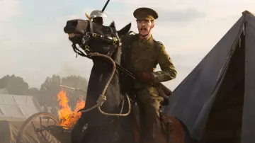 Le sabre de cavalerie du Colonel Mackenzie (Benedict Cumberbatch) dans 1917