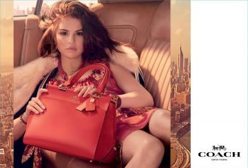 The red bag Coach on Selena Gomez account on the Instagram of @selenagomez
