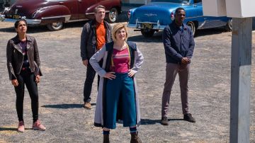 Burgundy Shirt of The Doctor (Jodie Whittaker) in Doctor Who (S11E03)