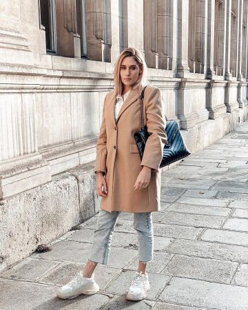 El gran bolso Saint Laurent Loulou de Jesta Hillman en piel acolchada "y" en su cuenta de Instagram @jesta_hillmann