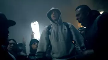 Sneakers Nike Air Max 90 essential blue to Eminem in her video