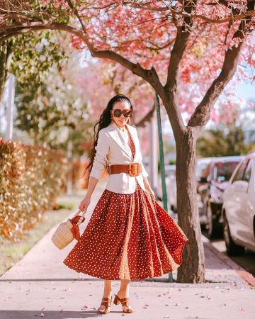 Vestido Midi de Hallie Swanson en la cuenta de Instagram @halliedaily