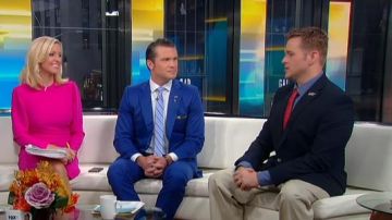 A.L.C. Jane Draped Crepe Dress usado por Ainsley Earhardt en Fox & Friends noviembre de 2019