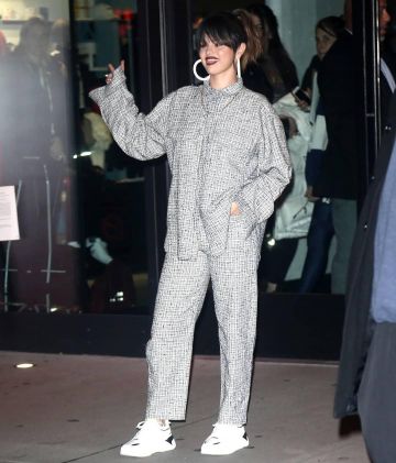 Totême Grey Hound­stooth Straight-Leg Trousers of Selena Gomez on the Instagram account @selenagomez January 14, 2020