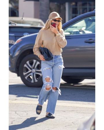 Levi's Ripped Straight Leg Jeans of Sofia Richie on the Instagram account @sofiarichie January 14, 2020