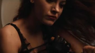 Le soutien gorges Agent Provocateur de Stephanie Patrick (Blake Lively) dans The Rhythm Section