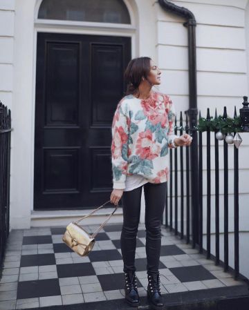 Sac à main doré de Amélie sur le compte Instagram de @looknatamelie