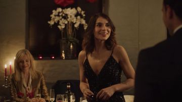 Robe de paillettes porté par Johanne (Ida Elise Broch) dans la Maison pour Noël (S01E04)