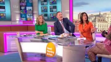 Boden Green Knit Flare Dress usado por Charlotte Hawkins en Good Morning Britain 14 de enero de 2020