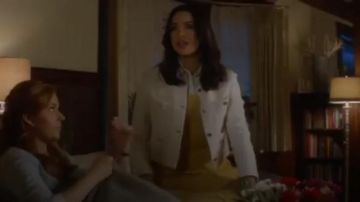 Blanc Tweed Veste portée par Bess Marvin (Maddison Jaizani) dans Nancy Drew Saison 1 Épisode 10
