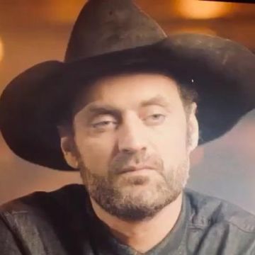 Le chapeau de cowboy en daim de Augustin Trapenard sur son compte Instagram @atrapenard