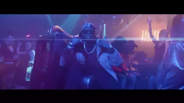 Doudoune Burberry de Ninho dans Maes - Distant (Clip Officiel) ft. Ninho