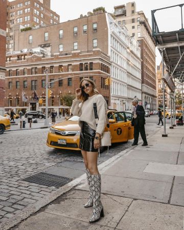 Mini Bucket Bag Roy Chloé Charlotte Bridgeman on the account Instagram of @charlottebridgeman