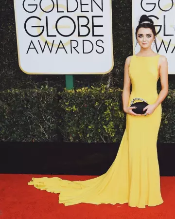 La pochette avec strass de Maisie Williams sur le compte Instagram de @maisie_williams