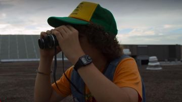 The watch worn by Dustin Henderson (Gaten Matarazzo) in Stranger Things Season 3 Episode 4