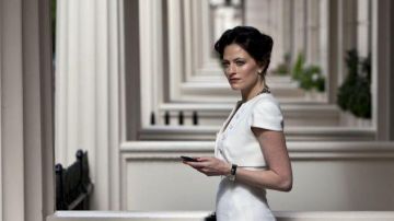 Regarder d'Irene Adler (Lara Pulver) dans Sherlock (S02E01)