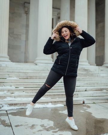 Di­ag­o­nal Quilt­ed Coat of Caralyn Mirand Koch on the Instagram account @caralynmirand