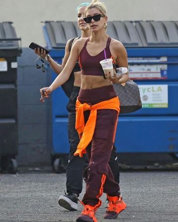 Adidas Rouge Lierre Parc de soutien-gorge de Hailey Baldwin sur l'Instagram account @haileybieber 16 janvier 2020