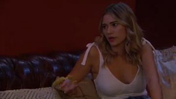 Cravate blanche Épaule Body porté par Mykenna Dorn dans Le Bachelor Saison 24 Episode 1