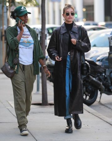 Anderson Effet Croc Ceinture en Cuir portés par Hailey Baldwin Avec Justine 16 janvier 2020