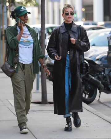 Brandy Melville Carly Lumière de Lavage des Jeans portés par Hailey Baldwin Avec Justine 16 janvier 2020