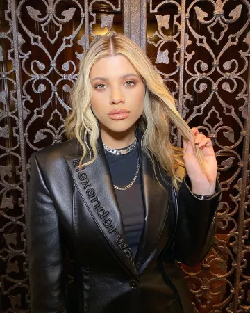 Jenny pájaro Walter Chocker Collar de Sofia Richie en la cuenta de Instagram @sofiarichie 16 de enero de 2020