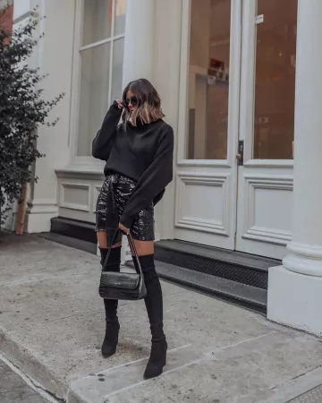 Bolso De Mango Baguette Efecto Croco en Negro de Tiffany Jais en la cuenta de Instagram de @flauntandcenter