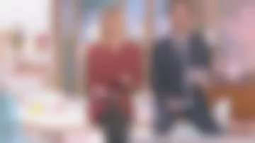 El vestido corto de cuello tunecino estampado en seda roja por Maya Lauqué en La Quotidien el 17.01.2020