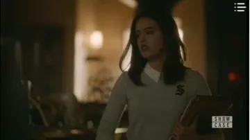 Grey Em­bell­ished Col­lar Jumper of Josie Saltzman (Kaylee Bryant) in Legacies Season 2 Episode 9