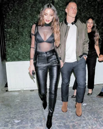 J Brand Lora Super High Rise Leather Skinny Pants usado por Olivia Culpo Delilah enero 11, 2020