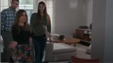 Gloria Delgado-Pritchett (played by Sofía Vergara) outfits on Modern Family