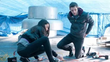 Held, (original), Joey Cassidy (Jamie Bell) in Back to the wall