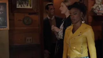 Jaune Veste en Cuir portés par Veronica Fisher (Shanola Hampton) dans Shameless Saison 10 Épisode 10