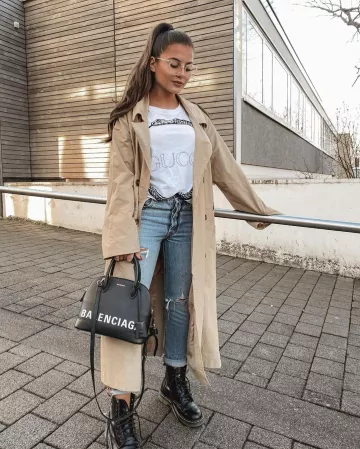 Balenciaga Bolso en piel texturizada de Christina Alexia en la cuenta de Instagram de @christina.alexia