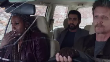 Bourgogne veste en cuir de Leilani (Issa Rae) dans Les Tourtereaux