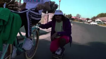 Le short rose uni porté par Lorenzo dans la vidéo Lorenzo - Bizness (Clip Officiel)