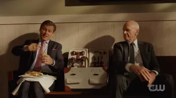 Picnic Basket used by Blake Carrington (Grant Show) in Dynasty (S03E08)