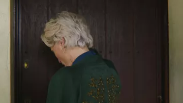 The jacket of John Milburn (Gillian Anderson) in Sex Education (S01E08)