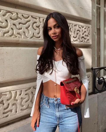 Sac matelassé rouge de Hannah Romao sur le compte Instagram de @hannahromao