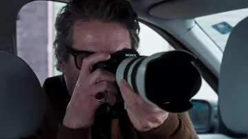 Sony Appareil photo utilisé par Fletcher (Hugh Grant) chez Les Messieurs