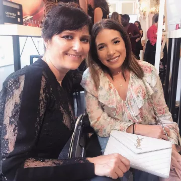 Bolso de piel blanca Loulou YSL by Elsa Make up en la cuenta de Instagram de @elsamakeup