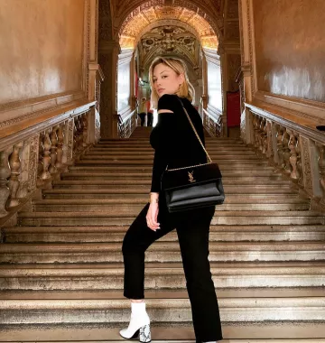Bolso Yves Saint Laurent de Martha Gambet en la cuenta de Instagram de @martha_gambet